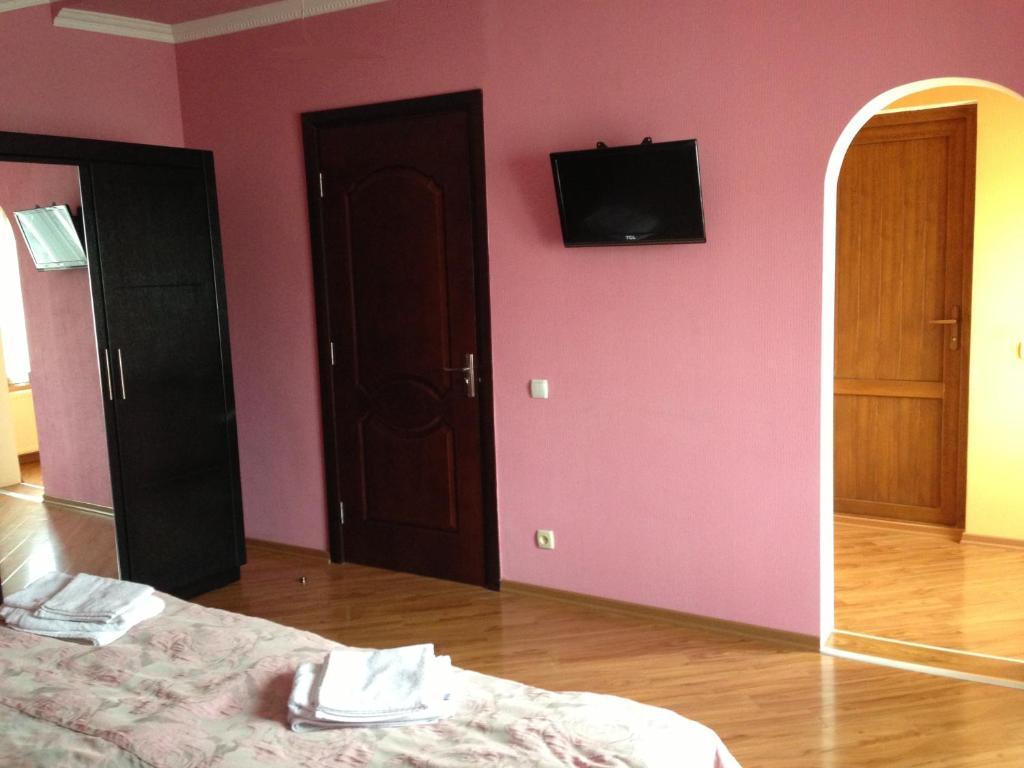 Hotel Isaka Tbiliszi Szoba fotó