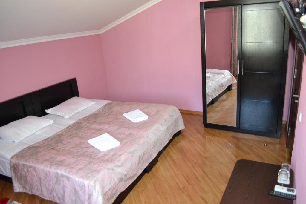 Hotel Isaka Tbiliszi Szoba fotó
