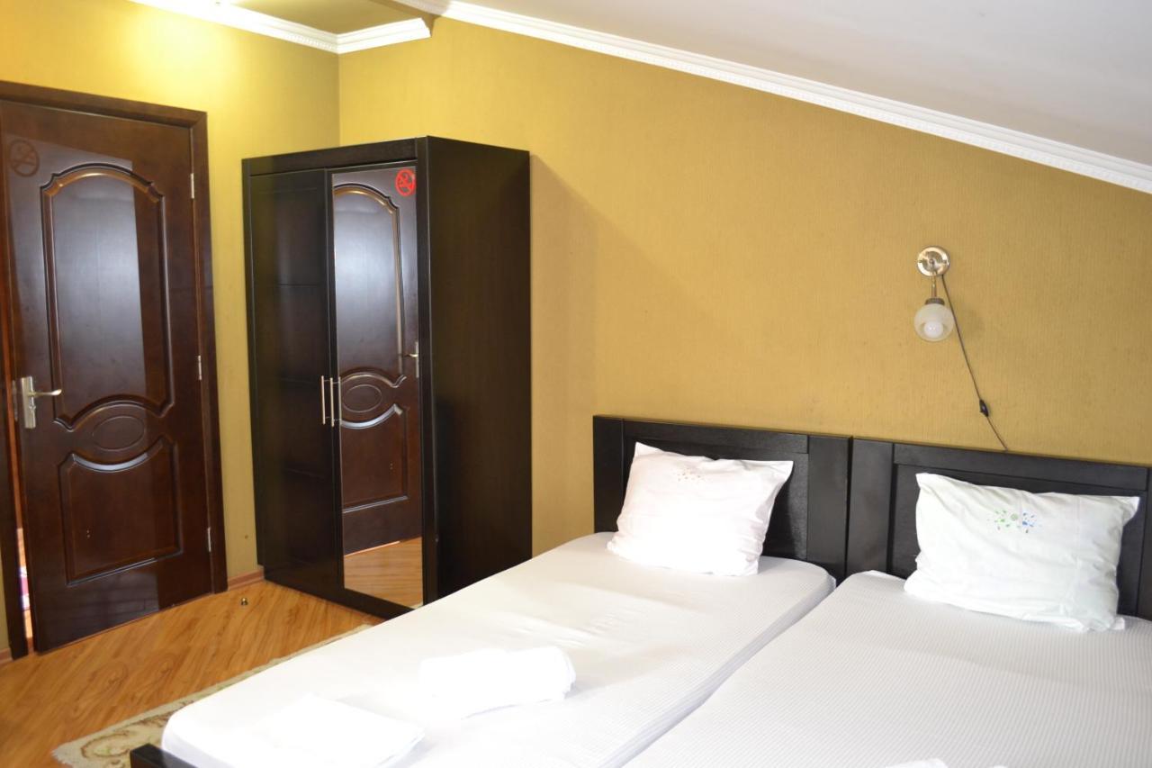 Hotel Isaka Tbiliszi Kültér fotó