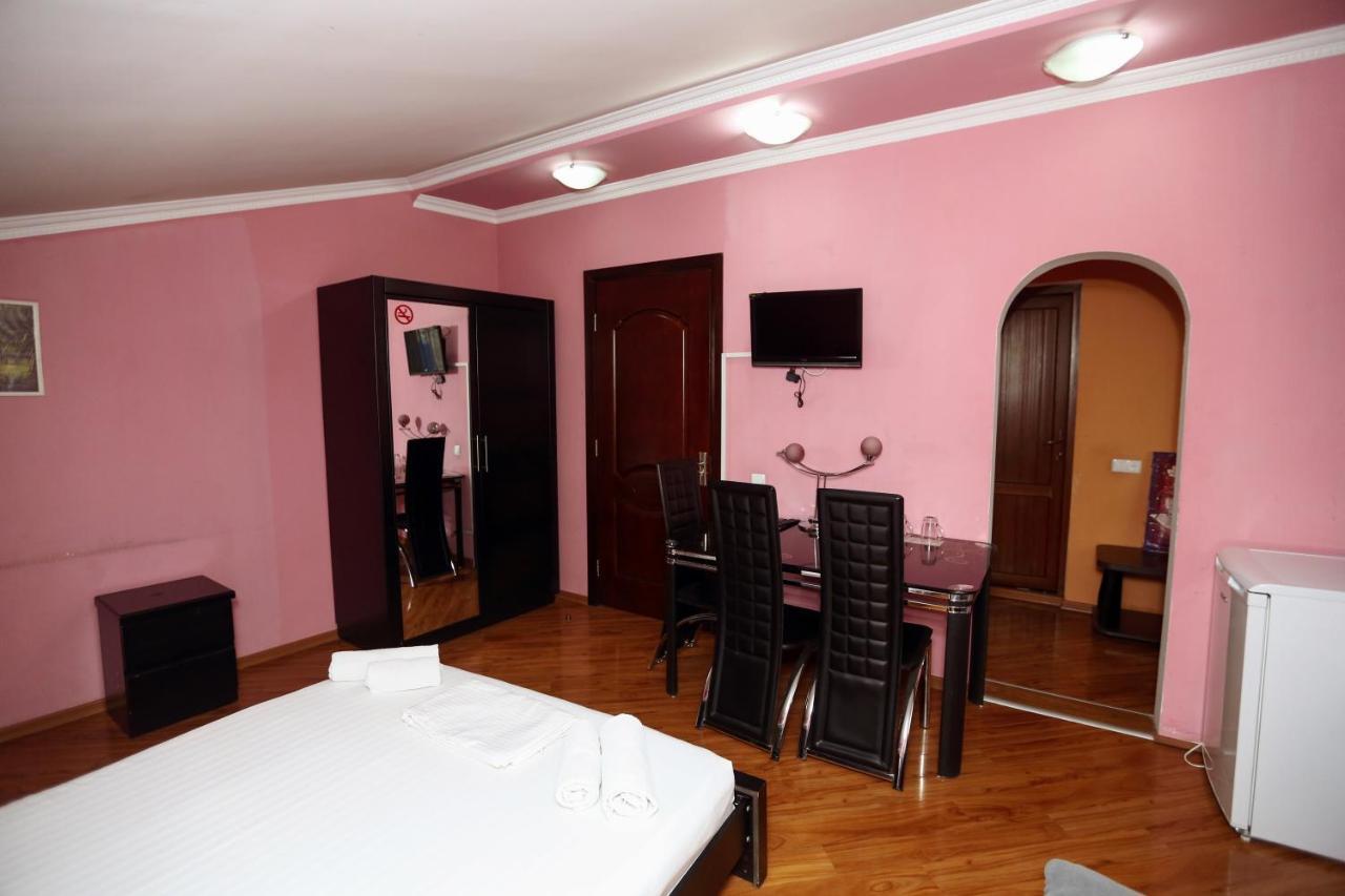 Hotel Isaka Tbiliszi Kültér fotó