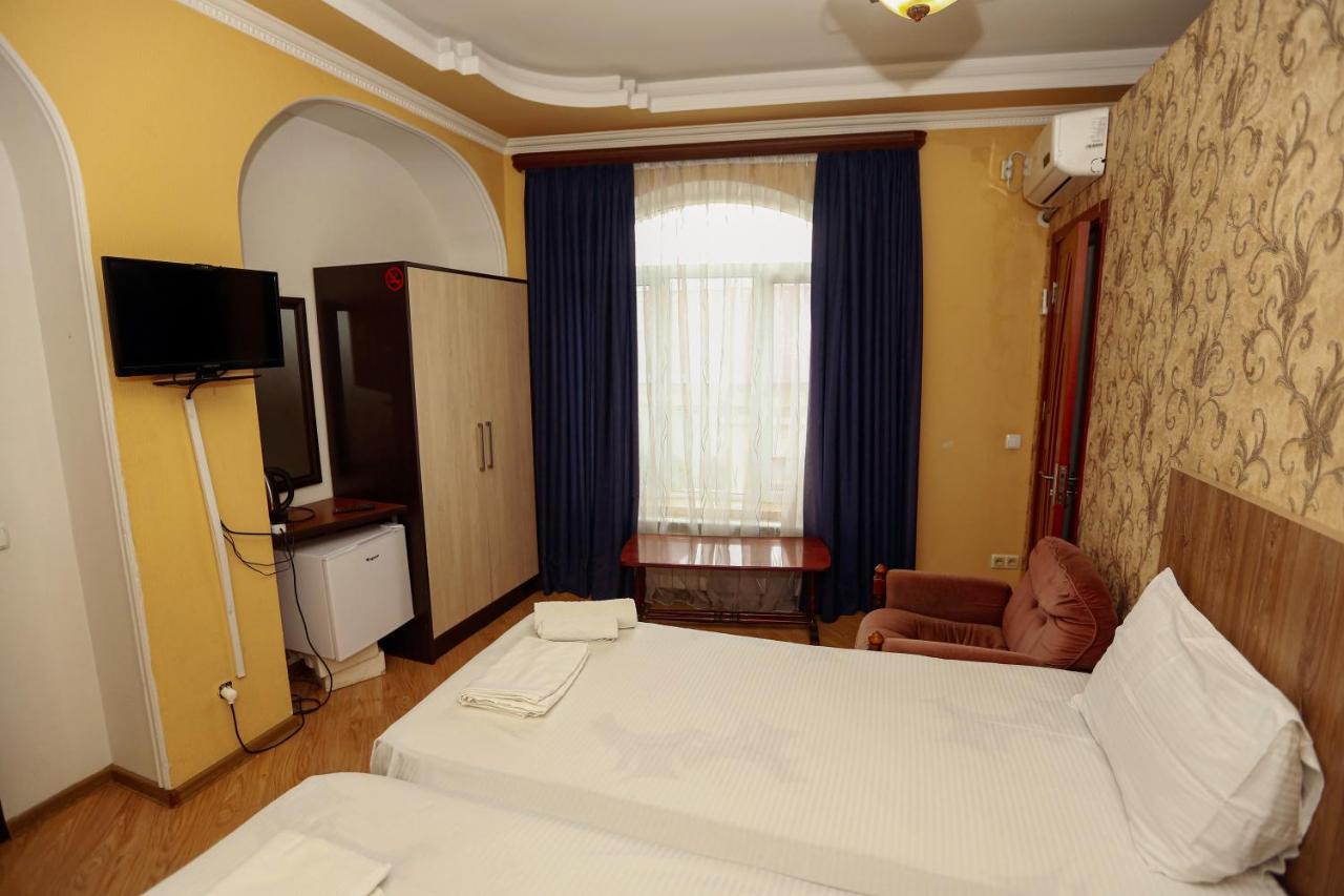 Hotel Isaka Tbiliszi Kültér fotó