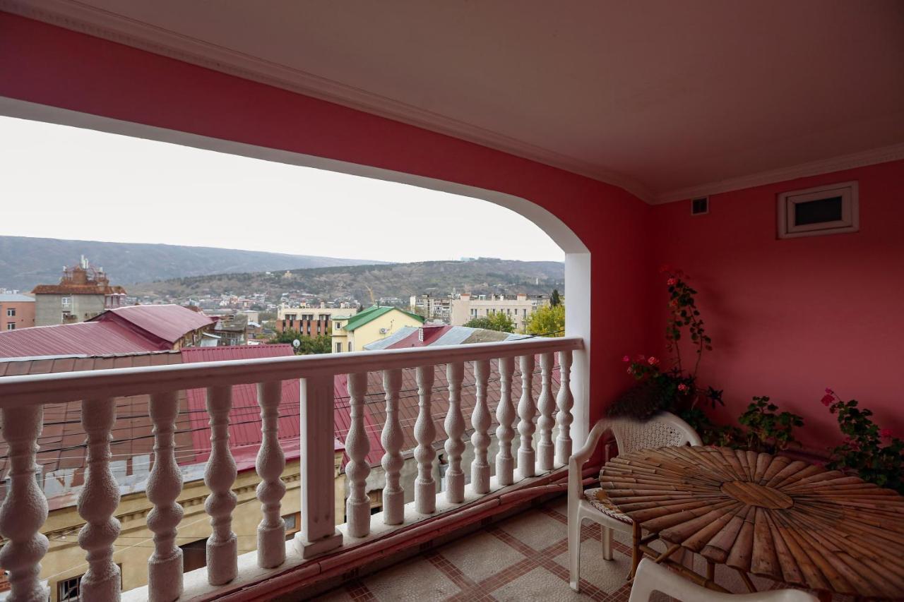 Hotel Isaka Tbiliszi Kültér fotó